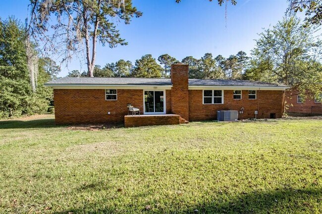 Building Photo - 1952 Harriet Dr