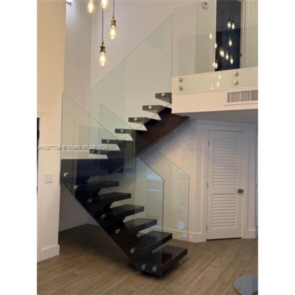 Building Photo - 3231 Salzedo St