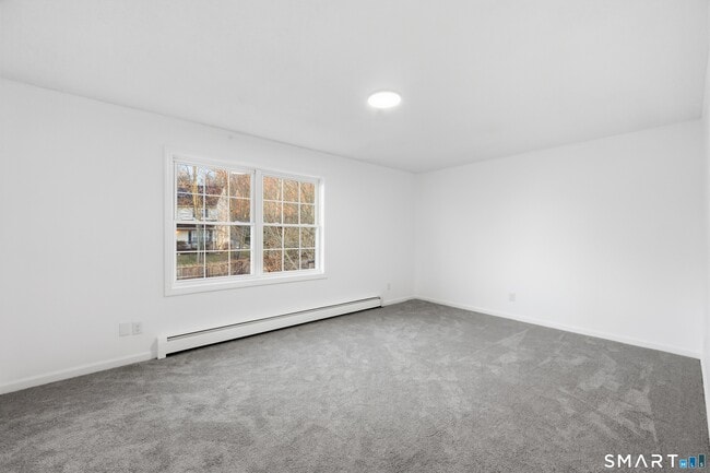 Building Photo - 70 Victoria Ct