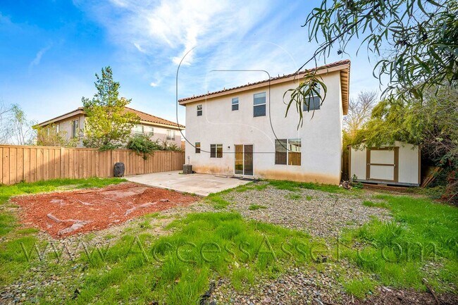 Building Photo - Spacious 3 Bed + Loft-Style Living in Lake Elsinore w/ Private Yard