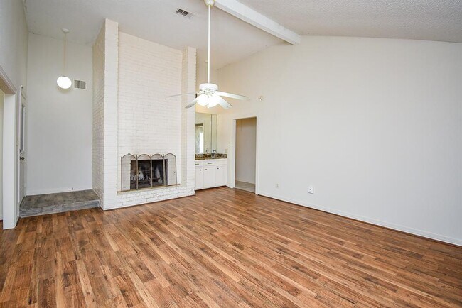 Building Photo - 11366 Oakcenter Dr