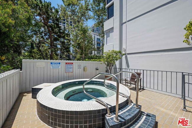Building Photo - 10660 Wilshire Blvd