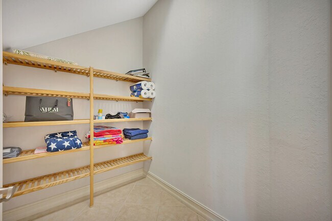 Building Photo - 7168 Lemuria Cir