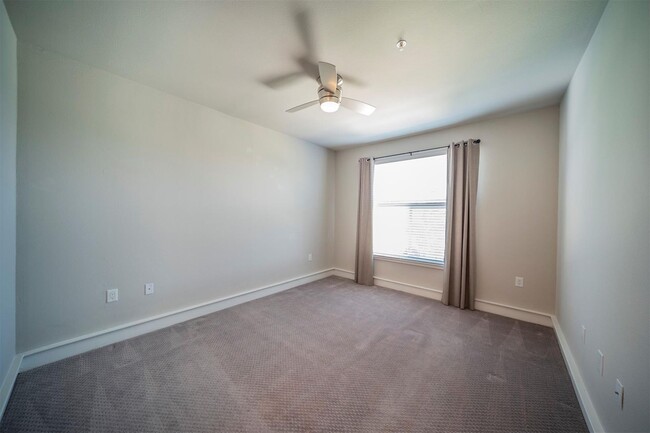 Building Photo - For Sale or Lease! Area Construction close to completion!