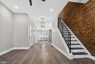 Building Photo - 34 W Sharpnack St