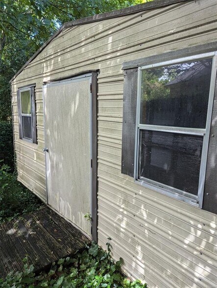 Building Photo - 557 Forest Ridge Ct