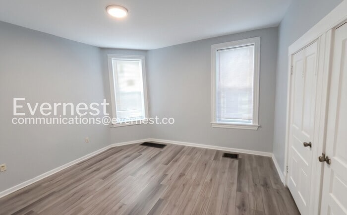 Building Photo - 4027 S Grand Blvd