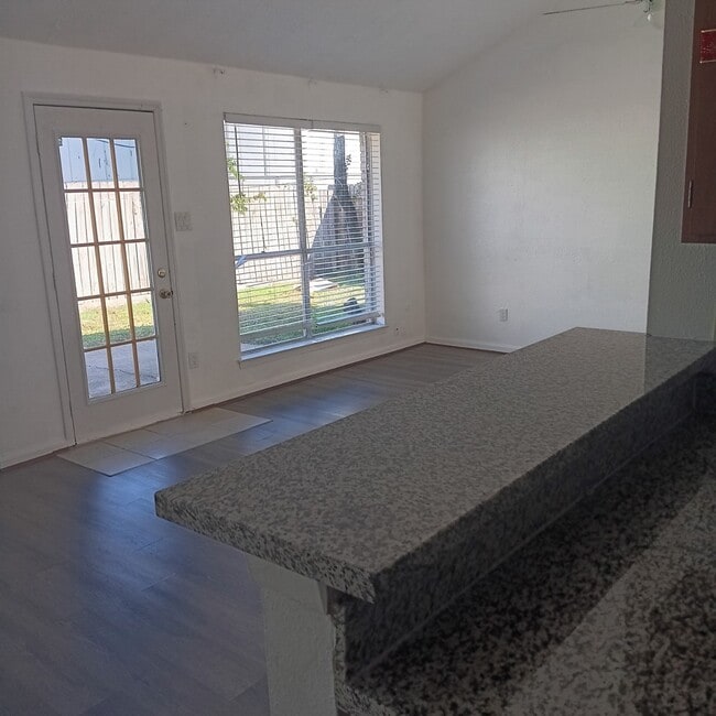 Building Photo - 14114 Old Village Ln