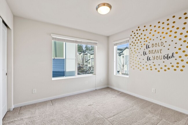 Building Photo - Newer 4 bed, 3.5 bath Townhome In Lynnwood $3400/mo.