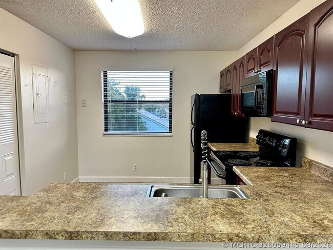 Building Photo - 5641 Riverside Dr