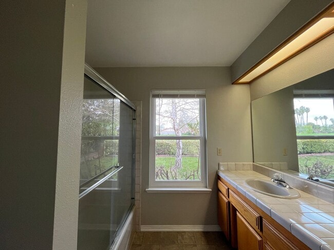 Building Photo - 924 Torrey Pines Dr