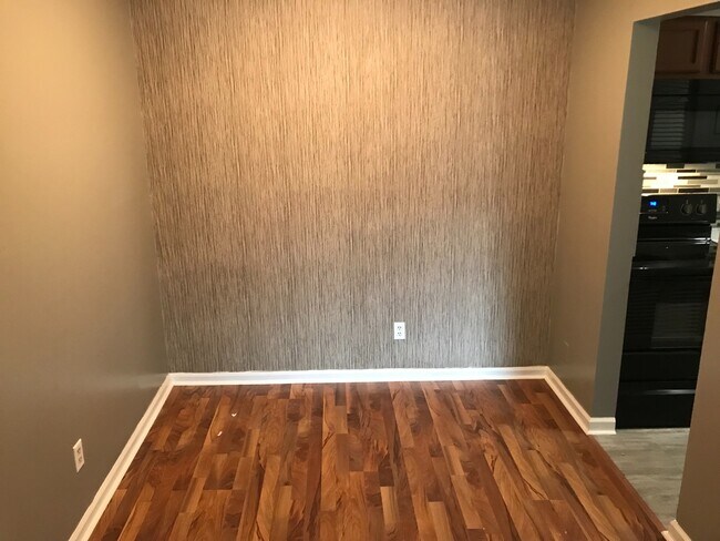 Building Photo - Patio Style Condo Home - Rent Ready