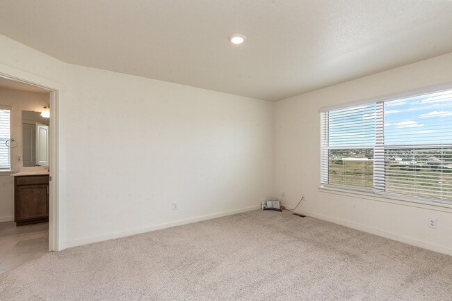 Building Photo - 15898 Little Bluestem Rd