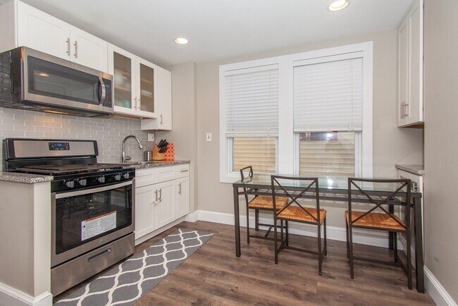 Building Photo - 150 Maverick St