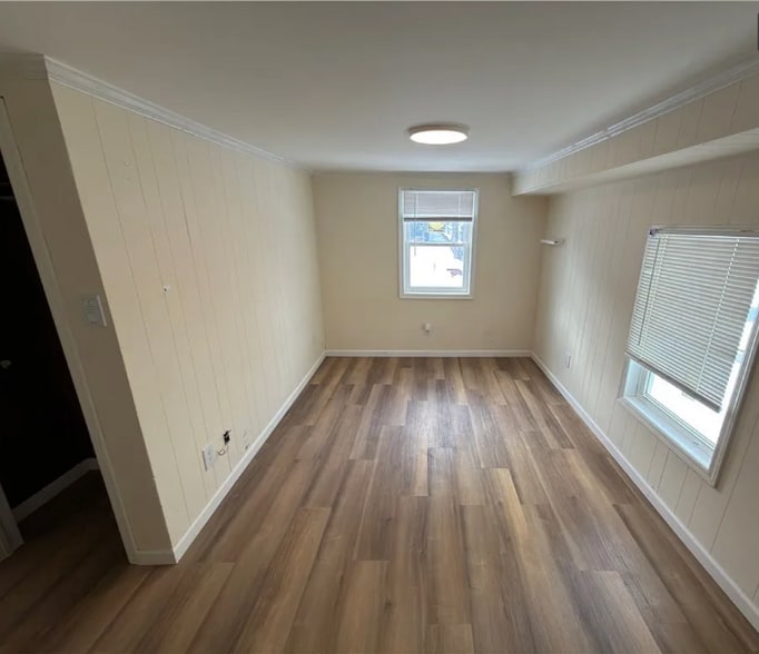 Building Photo - 9 W 9th St