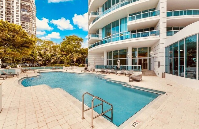 Building Photo - 2127 Brickell Ave