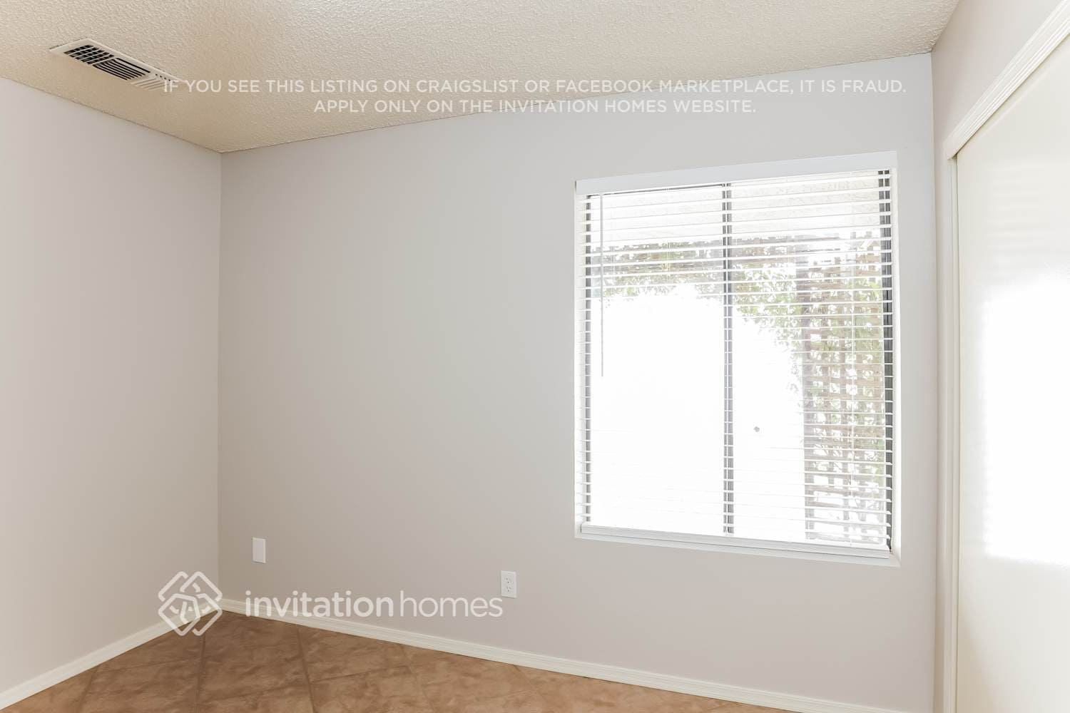 Building Photo - 921 S Val Vista Dr