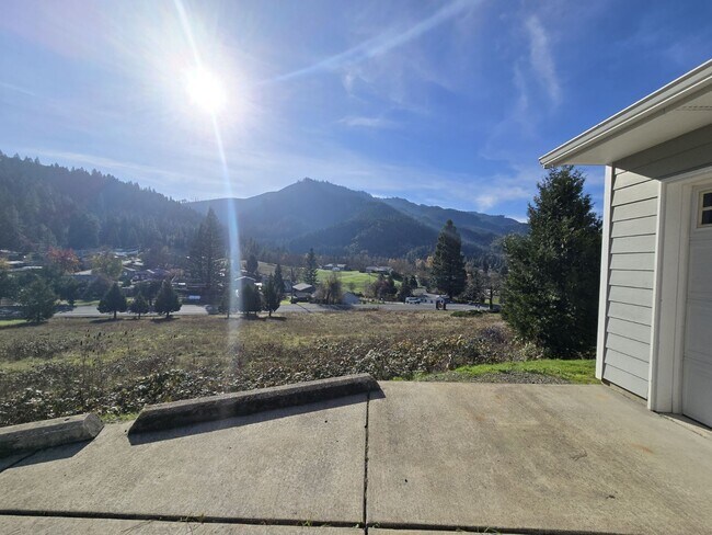 Building Photo - 324 Maylea Pl
