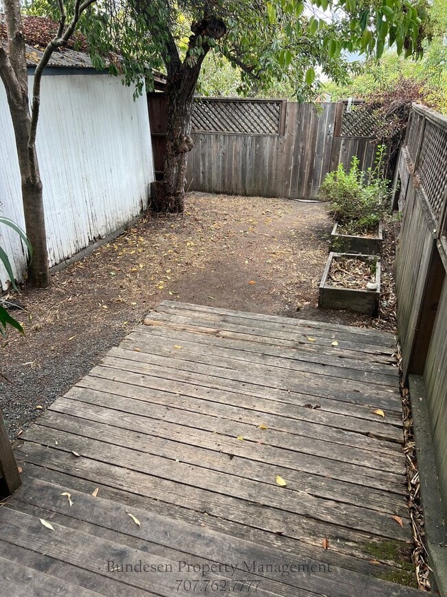 Building Photo - Charming 1 Bedroom Home with Hardwood Floors & Private Backyard