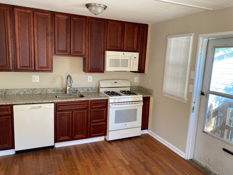 Building Photo - 2315 Green St SE