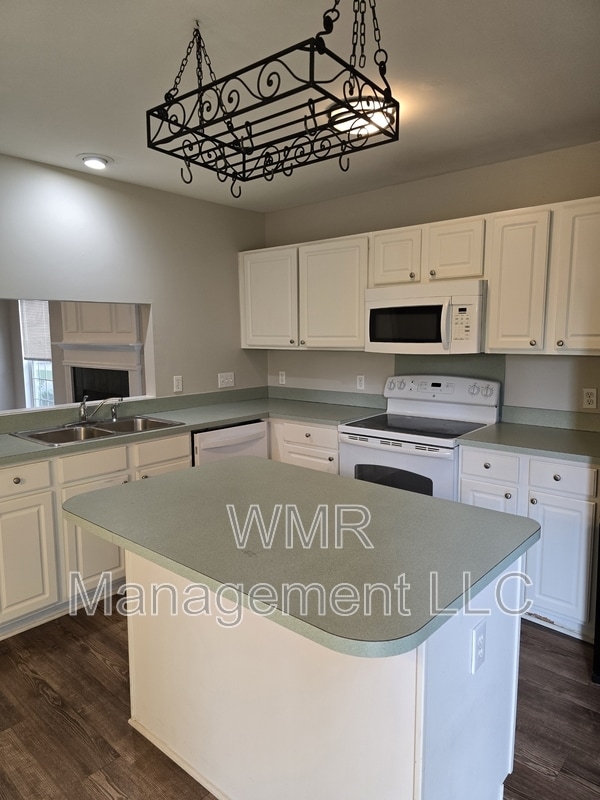 Building Photo - 7434 Stone Mountain Ct