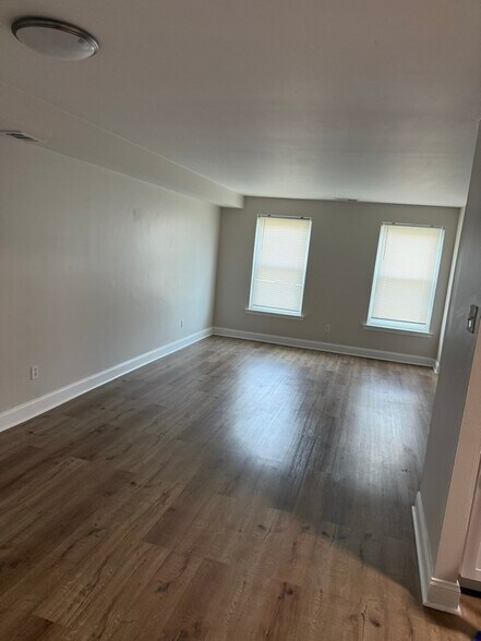 Building Photo - 2707 S 76th St