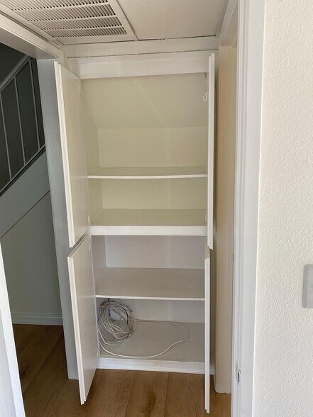 Built-in linen closet with shelving - 8305 Summertime Ln