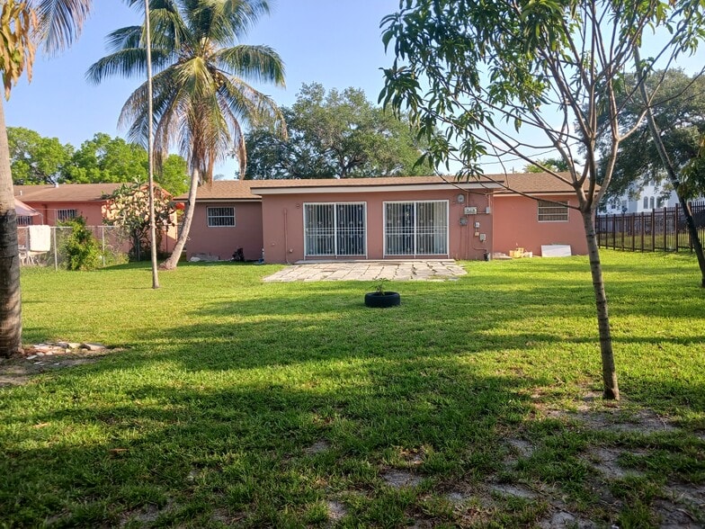 Building Photo - 560 NE 143rd St