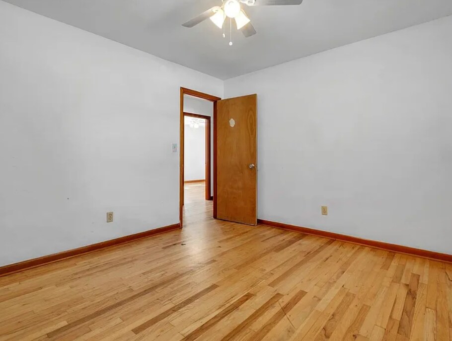 Building Photo - 123 Columbia Dr