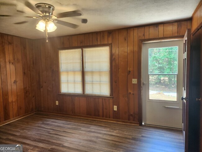 Building Photo - 583 Danielsville St