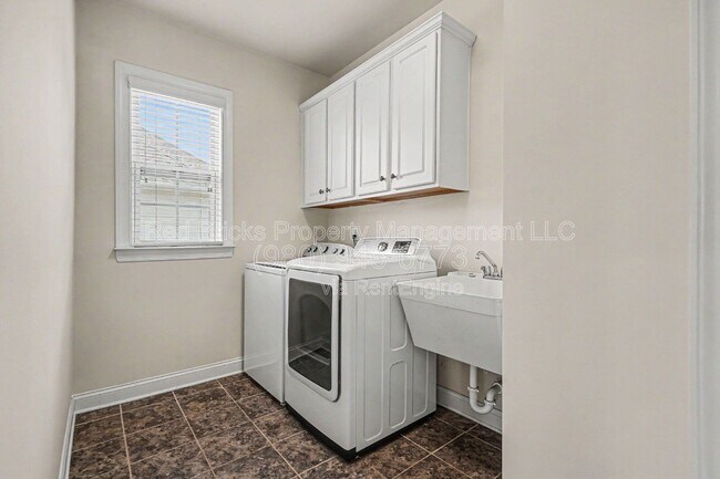 Building Photo - 655 Brookhaven Dr