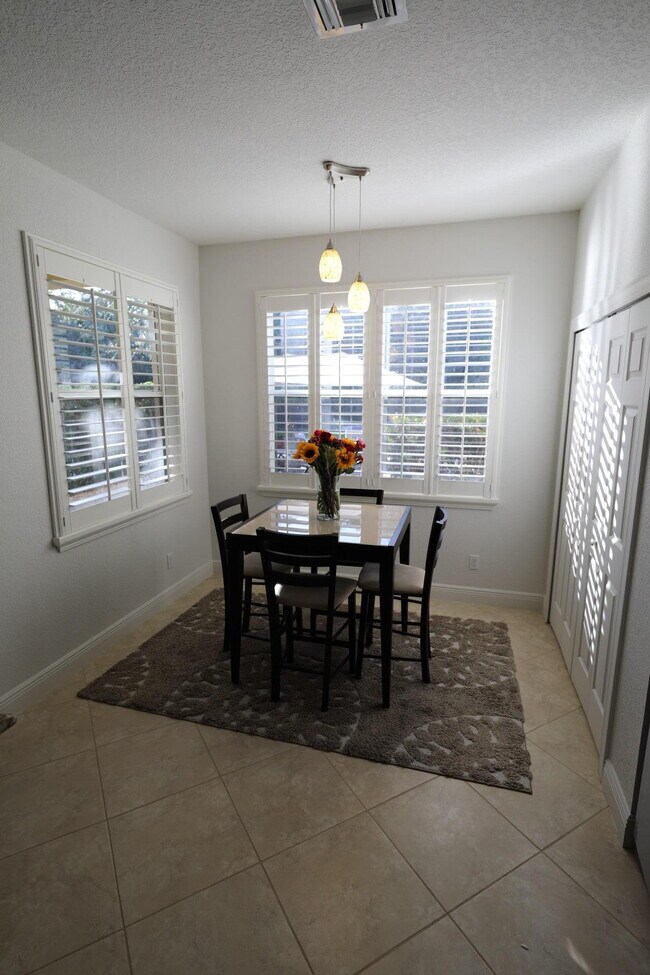 Building Photo - 5027 Dulce Ct