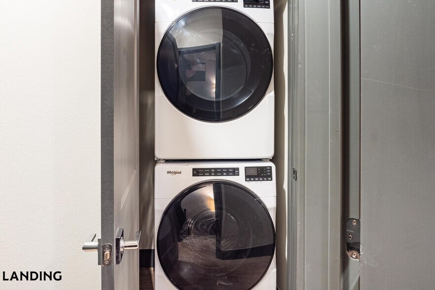 Building Photo - 415 E 2nd St S