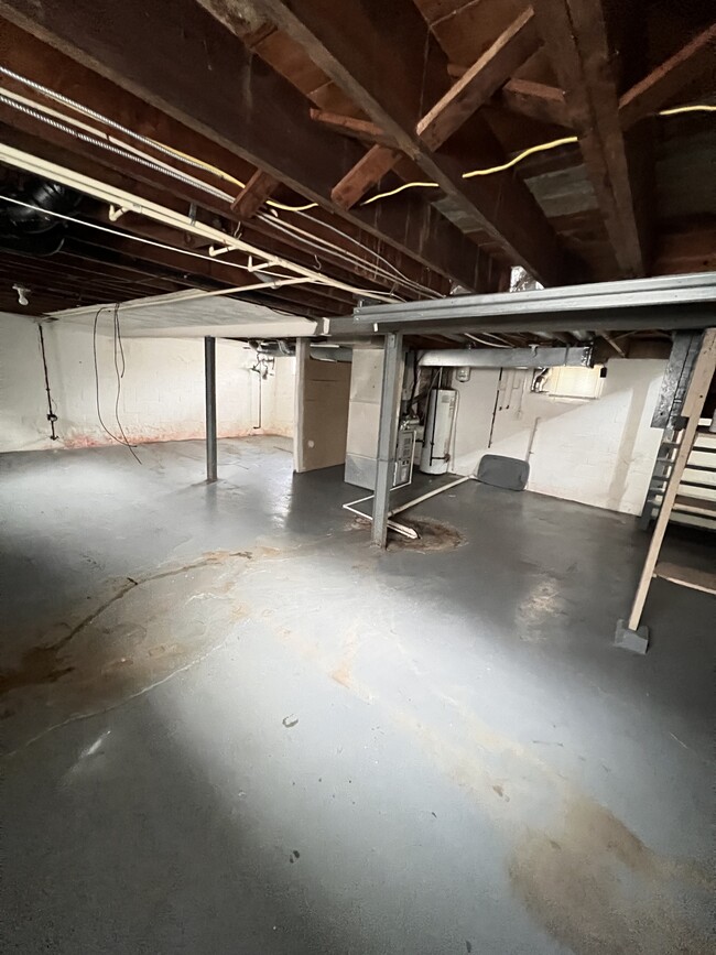 Basement - 4704 Upshaw St