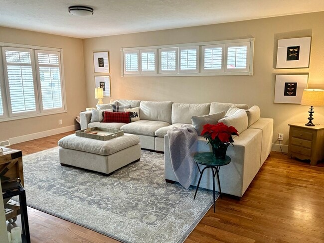 Building Photo - Beautiful West End 3-Bedroom | Fully Furnished | Utilities + WiFi Included | Hot Tub Retreat