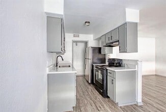 Building Photo - 916 Isbell Rd