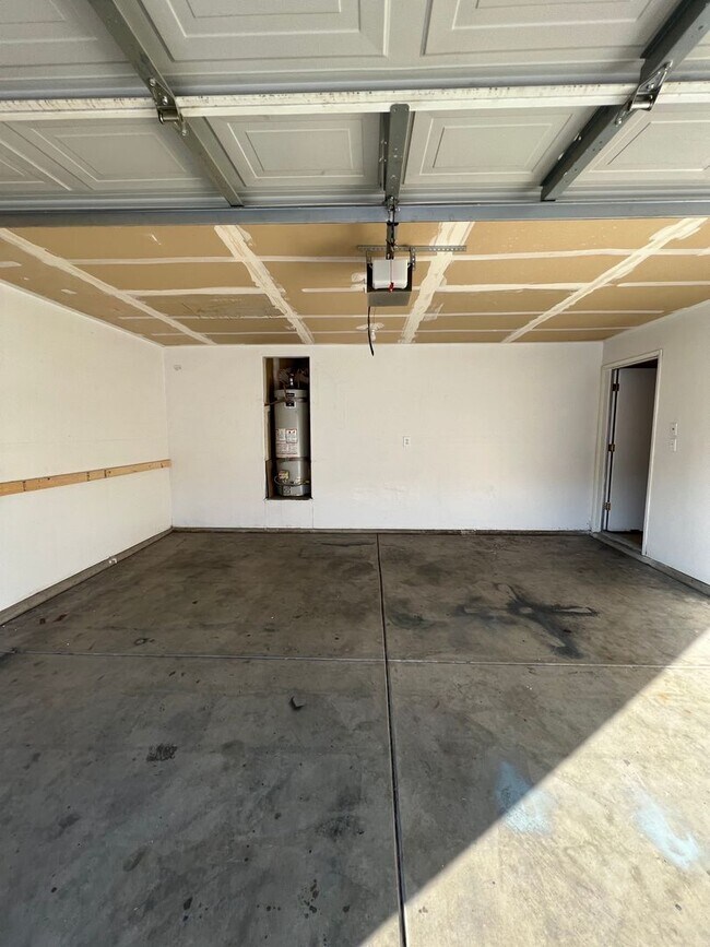 Building Photo - 4404 Pebble Creek Dr