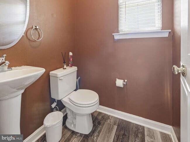 Building Photo - 45370 Barefoot Dr