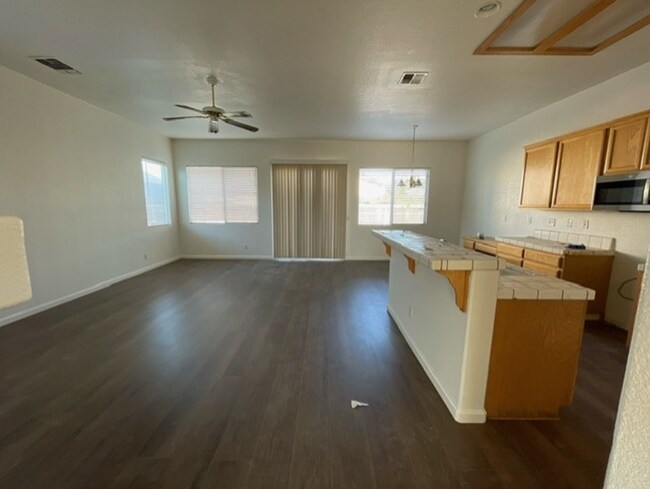 Building Photo - Back On the Rental Market And Ready To Go ...