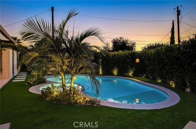 Building Photo - 8161 Encino Ave