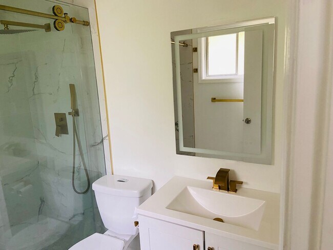 Building Photo - 3 bedrooms /2 bath Condo Available Now