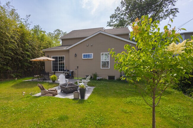 Building Photo - 345 Kenilworth Rd