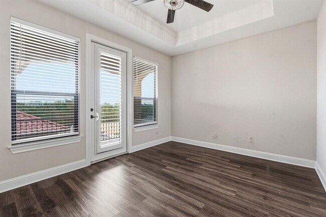 Building Photo - 1028 Villa Hill Dr