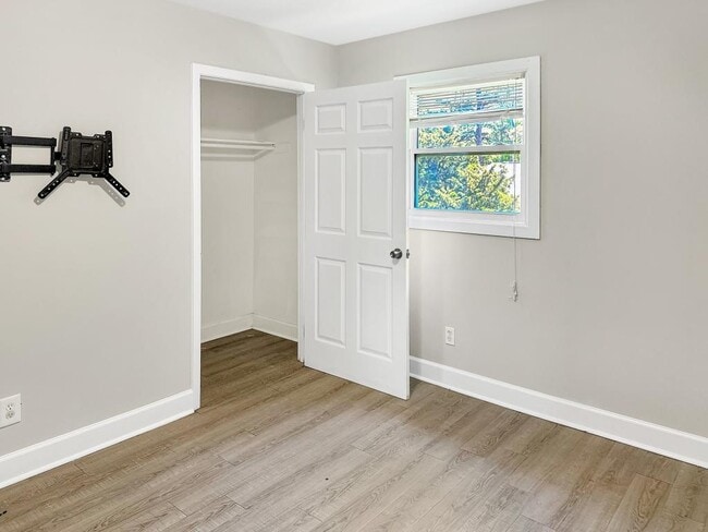 Building Photo - 1432 Ardmore Dr