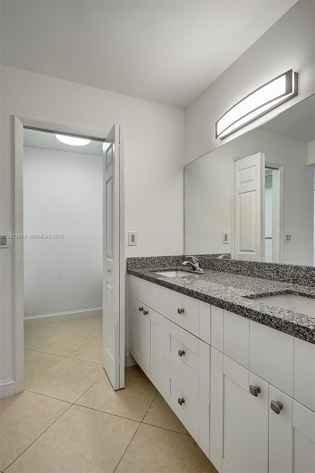Building Photo - 231 Lakeview Dr