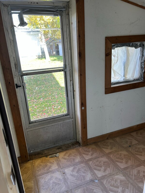 Building Photo - 215 W 1st St S