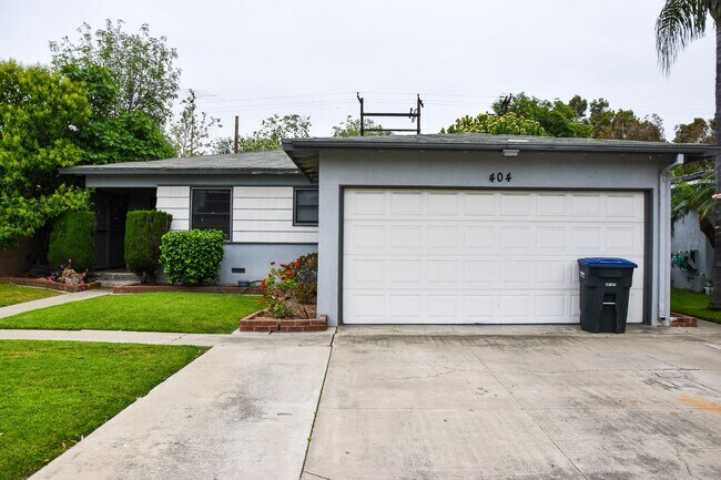 Building Photo - Steps to Chapman College