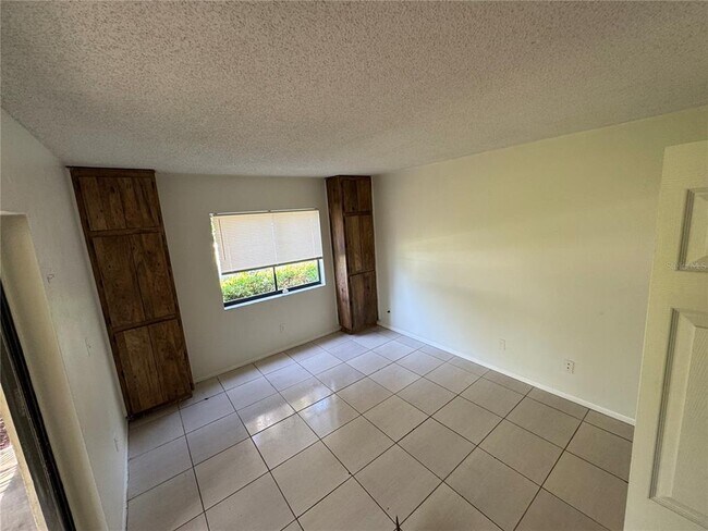 Building Photo - 3300 Fox Chase Cir