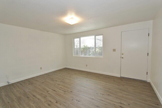 Building Photo - 1407 Ellis Ave