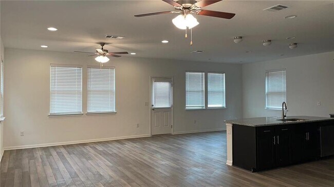 Building Photo - 157 Munk Ln